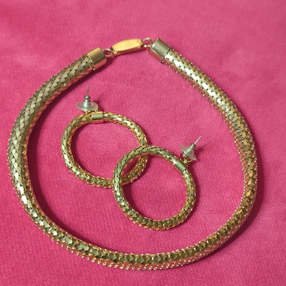 Elegant Gold Jewelry Set